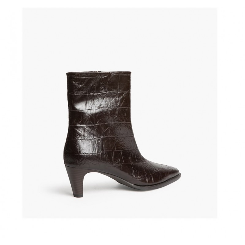 6886 CORINA 