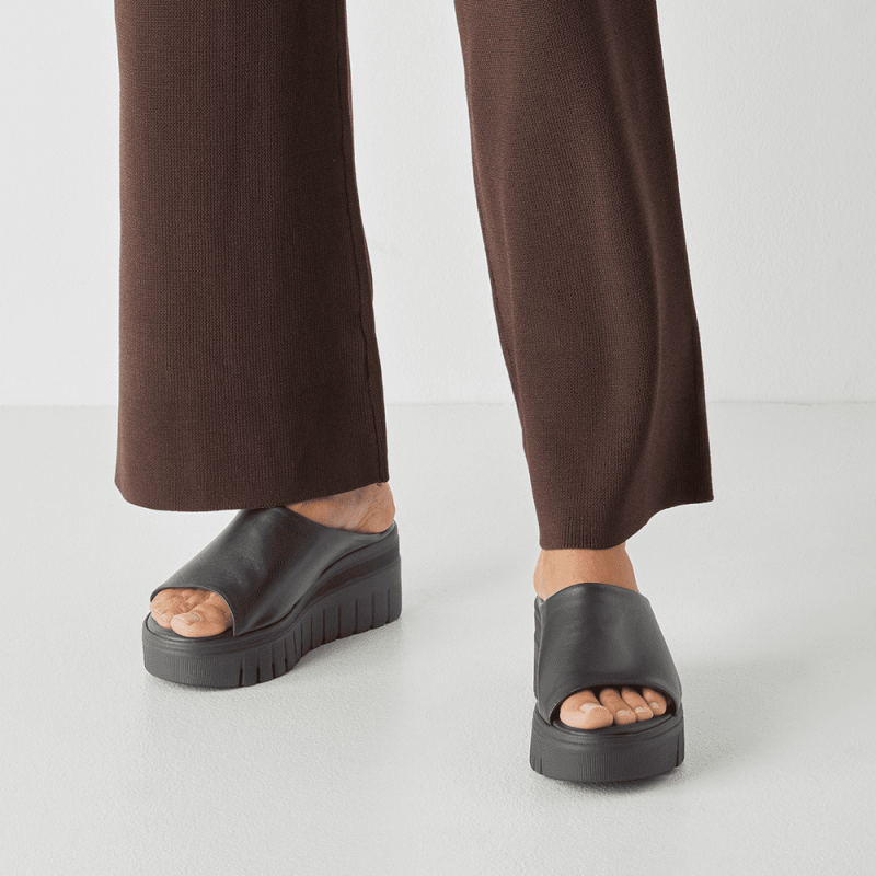 1-27206-46 BLACK TAMARIS